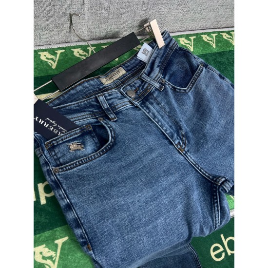 Burberry Straight Fit Jeans 